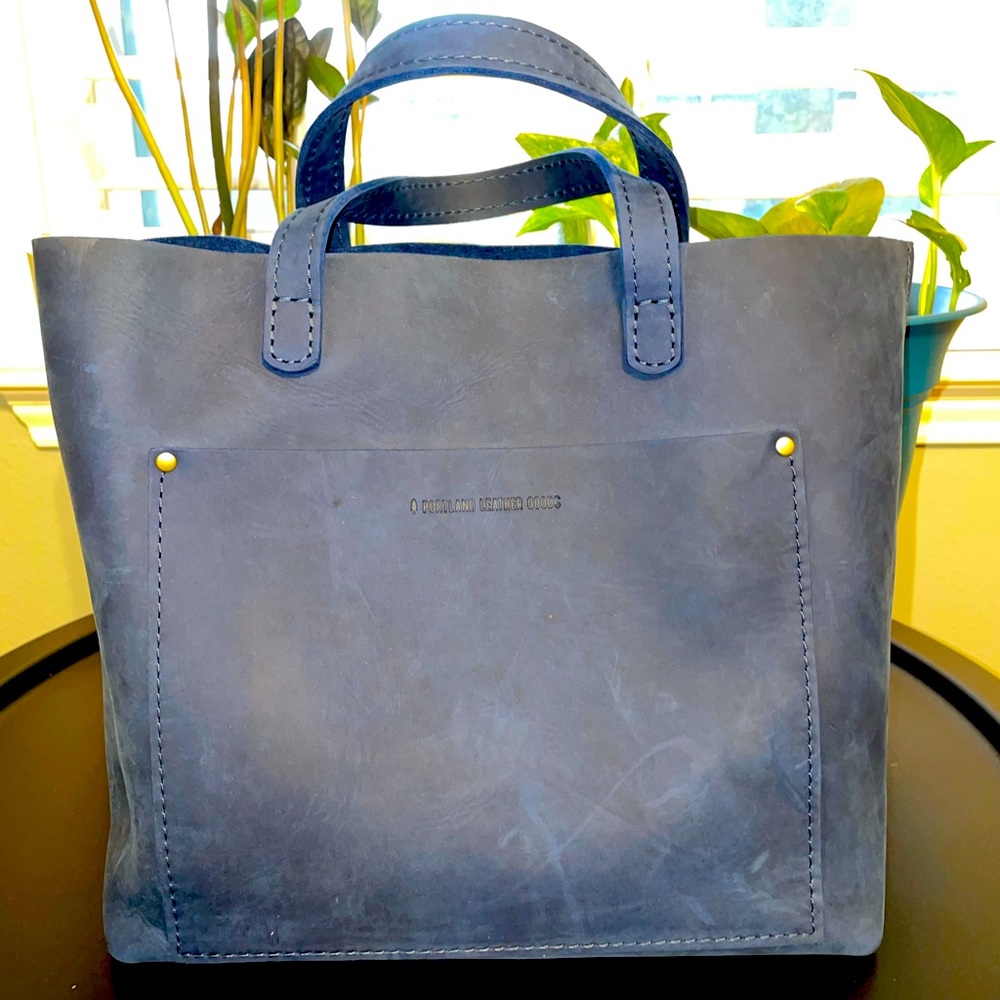 Portland Leather Goods - Deep Water Medium Classic Crossbody - EUC